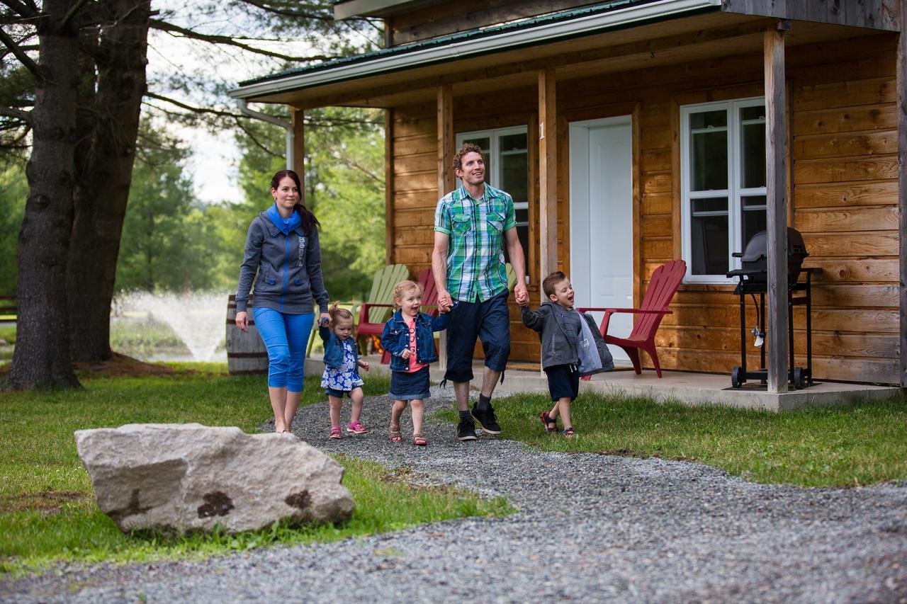 Chalets Du Domaine Yamaska Бромон Екстериор снимка